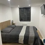 Independante Avec Salle De Bain Privative Dans Maison Renovee 게스트하우스 카르카손