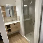 Independante Avec Salle De Bain Privative Dans Maison Renovee 게스트하우스