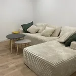 게스트하우스 Independante Avec Salle De Bain Privative Dans Maison Renovee 카르카손