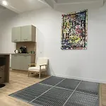 Independante Avec Salle De Bain Privative Dans Maison Renovee