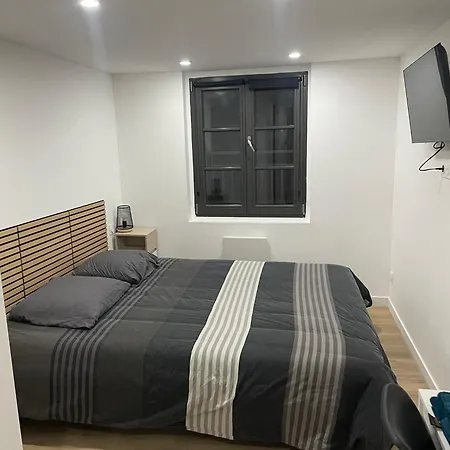 Independante Avec Salle De Bain Privative Dans Maison Renovee בית הארחה קרקסון