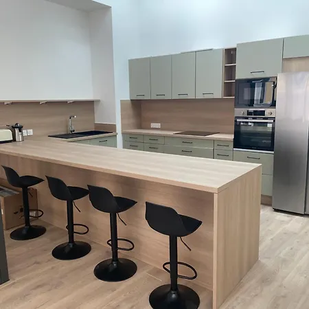 Indépendante Avec Salle De Bain Privative Dans Maison Rénovée Carcassonne