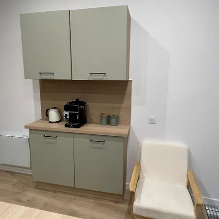 Indépendante Avec Salle De Bain Privative Dans Maison Rénovée *