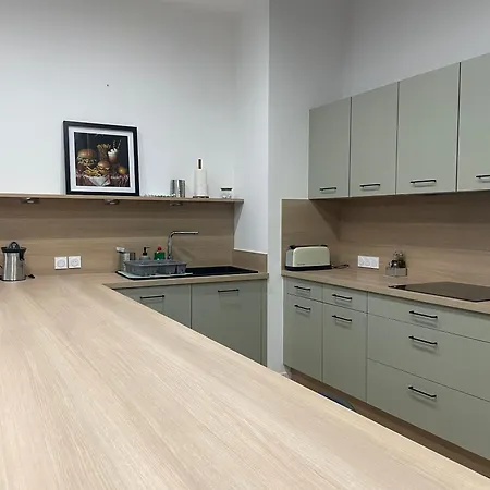 Independante Avec Salle De Bain Privative Dans Maison Renovee קרקסון