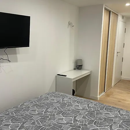 Independante Avec Salle De Bain Privative Dans Maison Renovee קרקסון
