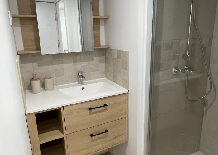 Casa de hóspedes Independante Avec Salle De Bain Privative Dans Maison Renovee