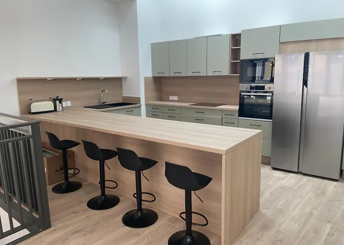 Indépendante Avec Salle De Bain Privative Dans Maison Rénovée Carcassonne