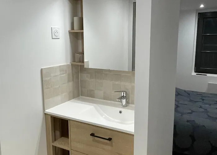 Independante Avec Salle De Bain Privative Dans Maison Renovee Casa de hóspedes Carcassonne