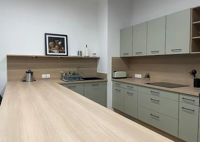 Indépendante Avec Salle De Bain Privative Dans Maison Rénovée Carcassonne